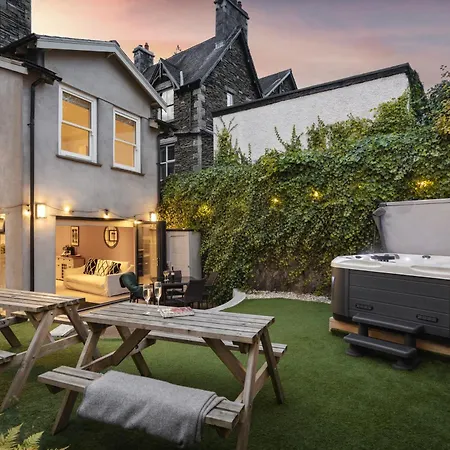 Rosemount District Townhouse With Hot Tub *