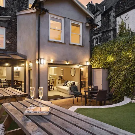 Rosemount District Townhouse With Hot Tub * Windermere