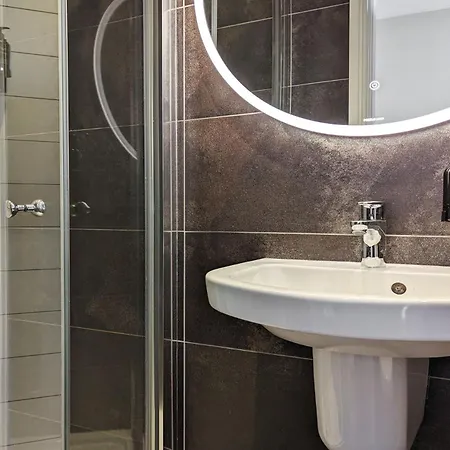 Rosemount District Townhouse With Hot Tub
