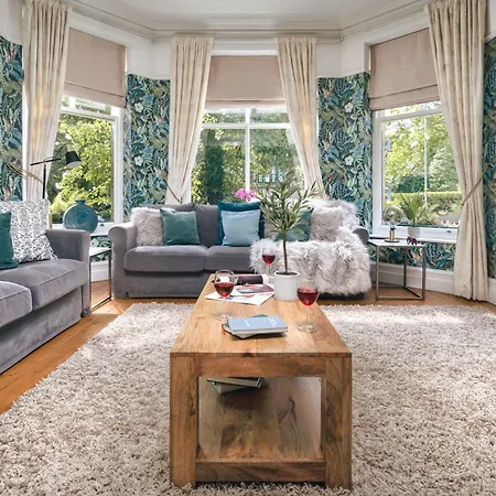 Dom wakacyjny Rosemount District Townhouse With Hot Tub - Ridgestone