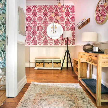 Rosemount District Townhouse With Hot Tub Holiday home *
