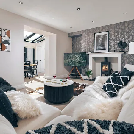 Rosemount District Townhouse With Hot Tub - Ridgestone * Windermere