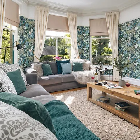 Dom wakacyjny Rosemount District Townhouse With Hot Tub - Ridgestone *