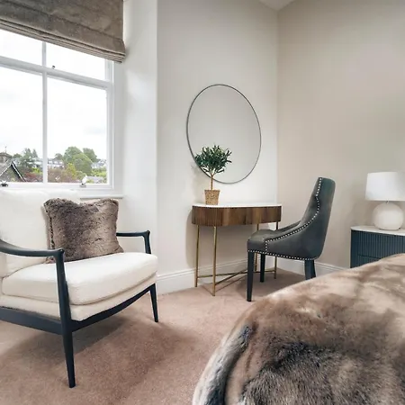 Rosemount District Townhouse With Hot Tub *
