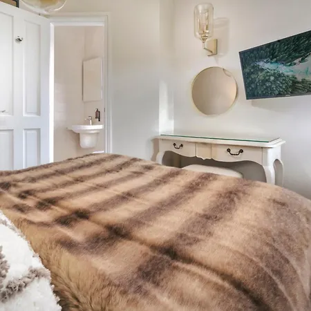 Rosemount District Townhouse With Hot Tub Holiday home Windermere