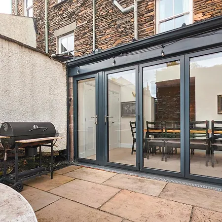 Holiday home Rosemount District Townhouse With Hot Tub Windermere