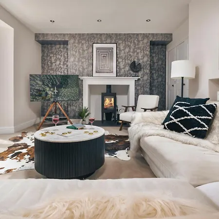Rosemount District Townhouse With Hot Tub
