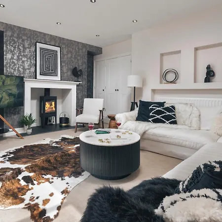 Rosemount District Townhouse With Hot Tub