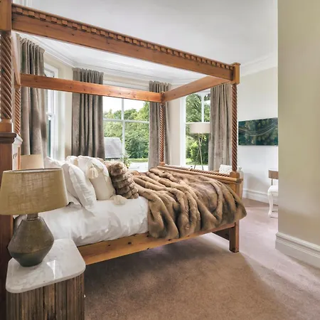 Rosemount District Townhouse With Hot Tub Holiday home