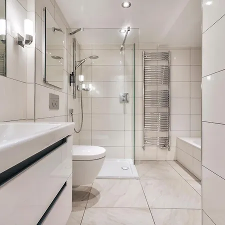 Rosemount District Townhouse With Hot Tub *