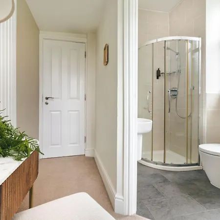 Semesterbostad Rosemount District Townhouse With Hot Tub - Ridgestone Windermere