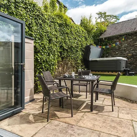 Semesterbostad Rosemount District Townhouse With Hot Tub - Ridgestone